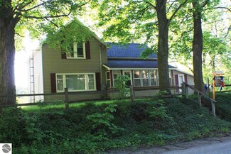 8496 S Maple St, Maple City, MI 49664