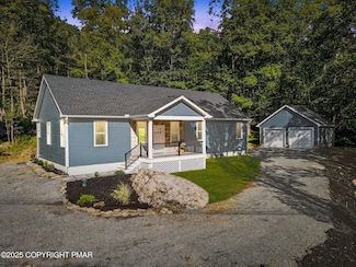 811 Snow Hill Rd, Paradise Valley, PA 18326