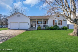 12 Brentwood Dr, Bayville, NJ 08721