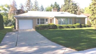 711 Morgan St, Elgin, IL 60123