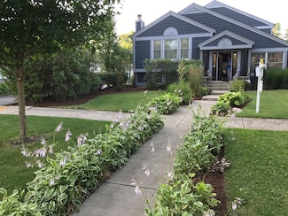 1524 Gregory Ave, Wilmette, IL 60091