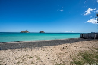 1318 Mokulua Dr, Kailua, HI 96734
