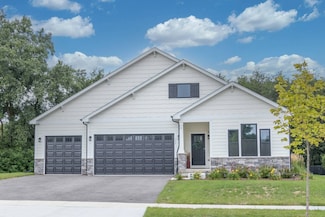 15 S 5th St, Eldridge, IA 52748