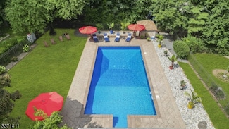 8 Crosby Ln, Oakland, NJ 07436
