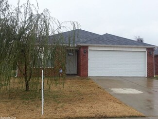 300 Saunders Dr, North Little Rock, AR 72117