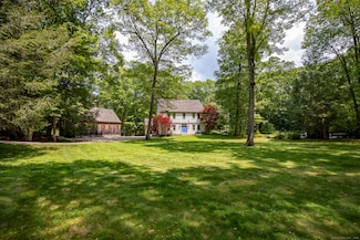 33 Sentry Hill Rd, Roxbury, CT 06783