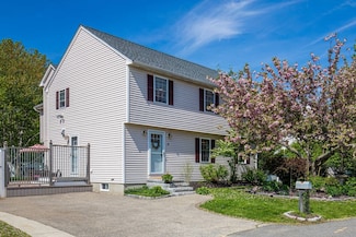 37 Mill St, Amesbury, MA 01913
