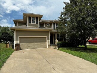 212 W Cottonwood Dr, Raymore, MO 64083
