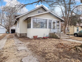 1517 Pauline Ave, Rockford, IL 61101
