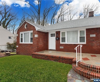 76 S Farview Ave, Paramus, NJ 07652
