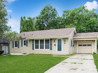 936 14th St, West Des Moines, IA 50265