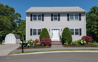 8 Grapevine Rd, Lynn, MA 01904