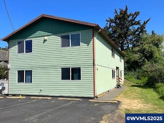 568 NW 3rd St, Newport, OR 97365