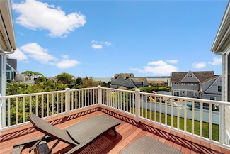 573 Wolcott Ave, Middletown, RI 02842