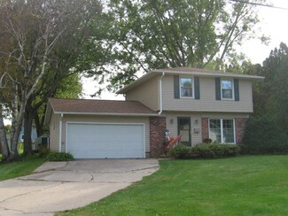 106 Lincoln Ct, West Union, IA 52175