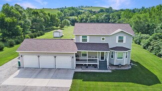 6235 Apple Creek Dr, Bismarck, ND 58504