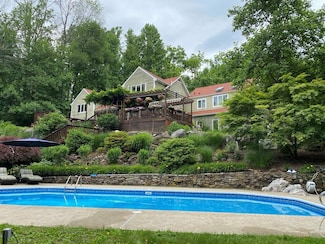 36 Chardavoyne Rd, Warwick, NY 10990