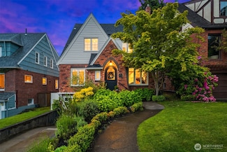 4332 NE 43rd St, Seattle, WA 98105
