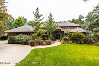 6403 Woodcliffe Ln, East Lansing, MI 48823