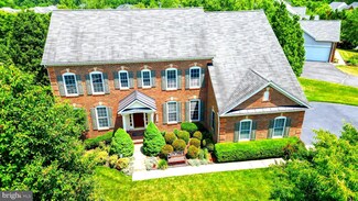 42598 Suny Bay Ct, Chantilly, VA 20152