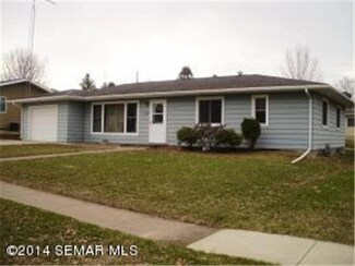 542 542 E Lane St, St. Charles, MN 55972