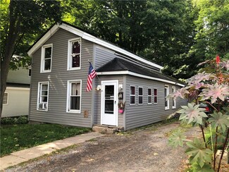 14 River St, Pulaski, NY 13142