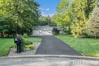 1621 Clark Ct, Greenville, MI 48838