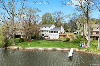 1425 Shankin Dr, Wolverine Lake, MI 48390
