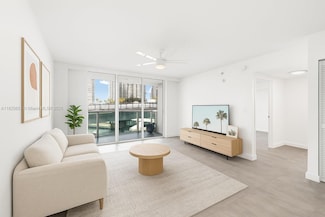 31 SE 5th St Unit 707, Miami, FL 33131