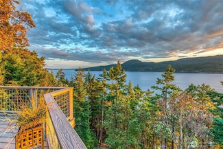 242 Marina Heights Ln, Eastsound, WA 98245