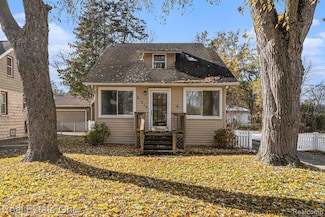 21619 Oxford Ave, Farmington Hills, MI 48336