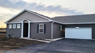 6467 Juniper Dr, Wonder Lake, IL 60097