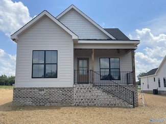 2 Patterson St, Sardis City, AL 35956
