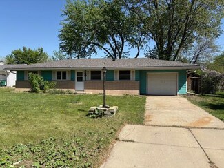 10917 Southview Dr, Burnsville, MN 55337