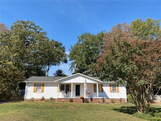106 Laurel Dr, Pendleton, SC 29670