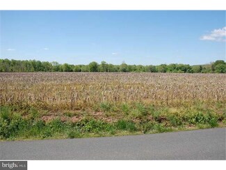290 Middle Creek Rd, Gilbertsville, PA 19525