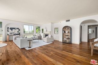 318 N Maple Dr Unit 406, Beverly Hills, CA 90210