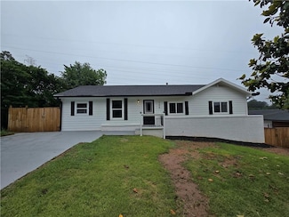 766 Longleaf Dr, Forest Park, GA 30297