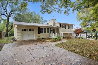 7425 Melrose Ln, Shawnee, KS 66203