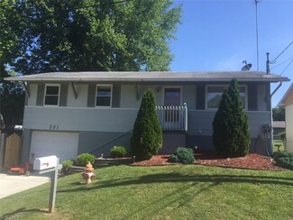 201 Woodview Dr, Williamstown, WV 26187