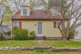 9 Clifford St, Rumford, RI 02916