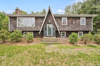 18 Robbie Rd, Moodus, CT 06469