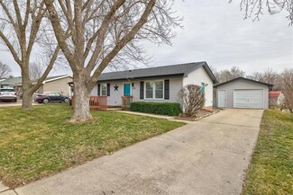 213 10th Ave SW, Altoona, IA 50009