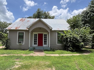 523 Old Highway 20, Mc Dade, TX 78650