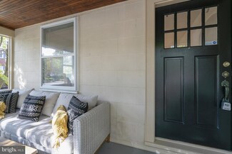 1037 16th St S, Arlington, VA 22202