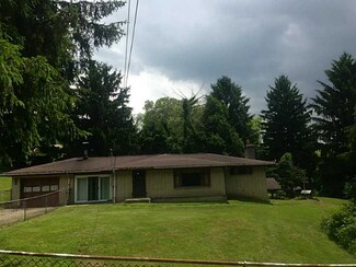 1039 New Geneva St, Smithfield, PA 15478