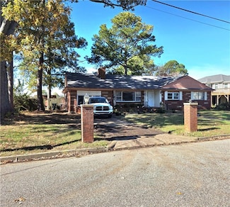 4 Eagle Point Rd, Hampton, VA 23669