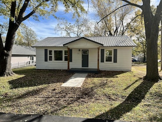 606 W Olive St, Bolivar, MO 65613
