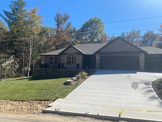 140 Windsor Rd, Crossville, TN 38558