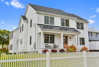 15 Barton Rd, Fairfield, CT 06824